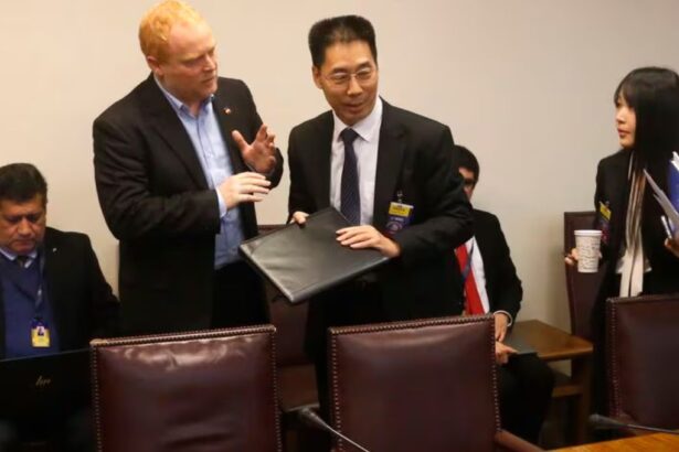 Embajador chino critica sobretasas al acero y afirma que “contraviene el consenso alcanzado” entre Boric y Xi