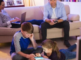 Beneficios y ajustes para padres durante vacaciones de invierno y ley de 40 horas