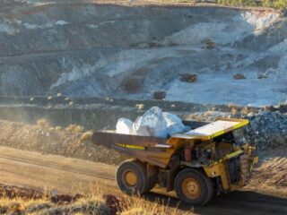 Pilbara Minerals busca financiamiento para duplicar producción de litio