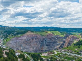 Dakota Gold descubre una mineralización similar a Homestake respaldada por Barrick Gold