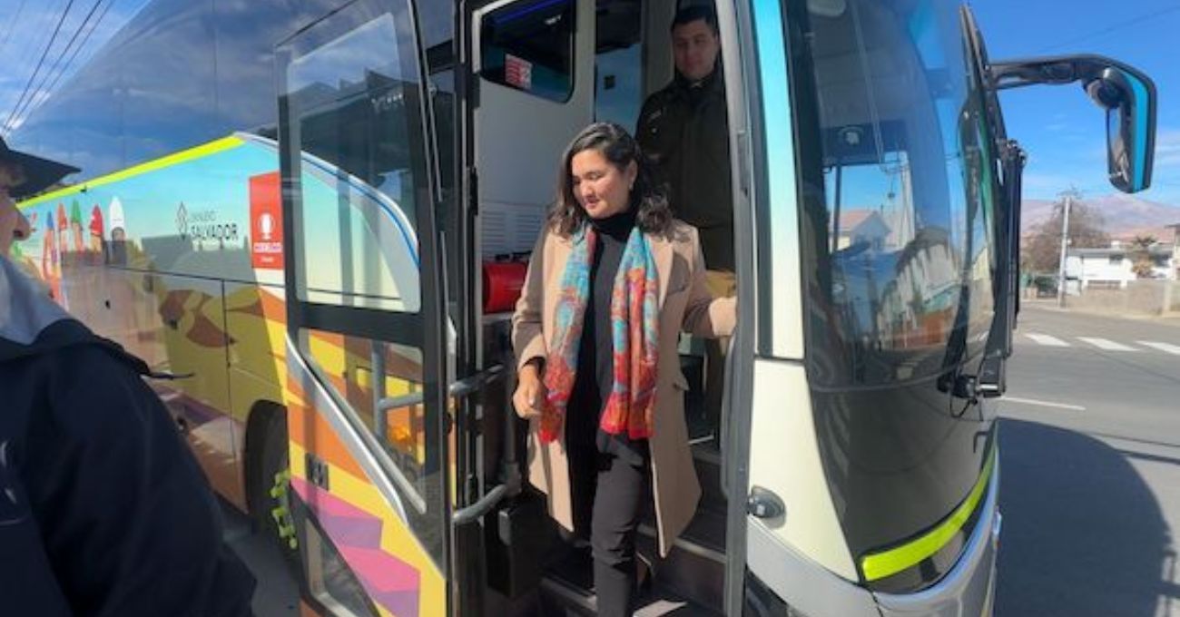 Codelco Salvador inaugura paraderos inteligentes y convierte 100% de su flota a buses eléctricos