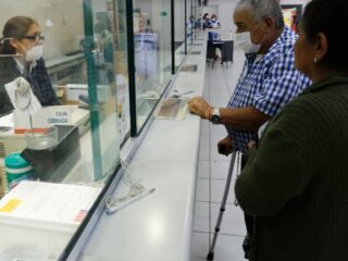 Beneficios económicos para adultos mayores pensionados: ¡Descubre las ayudas disponibles!