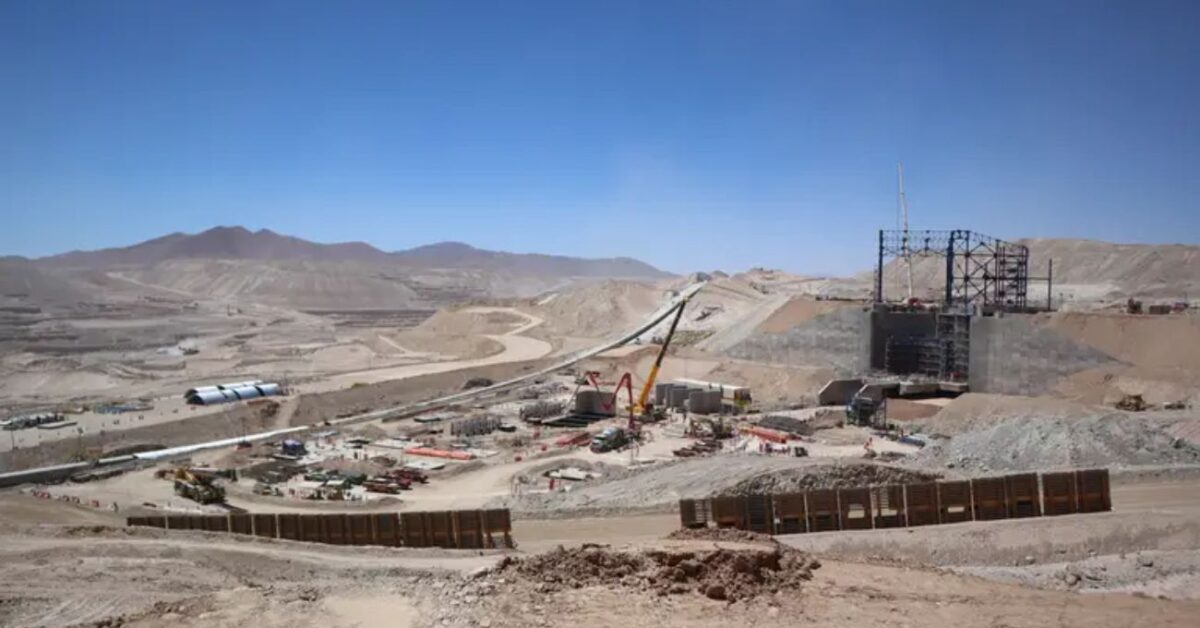 La “megamudanza” de Codelco: dos chancadoras de la División Radomiro Tomic serán trasladadas 4 kilómetros La “megamudanza” de Codelco: dos chancadoras de la División Radomiro Tomic serán trasladadas 4 kilómetros