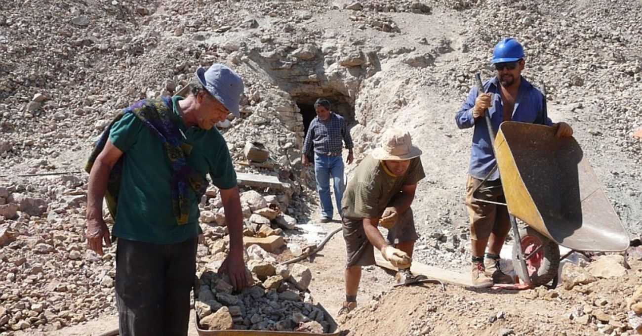 Abren fondo concursable de $503 millones para fortalecer la minería artesanal y pequeña escala