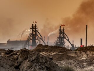China fortalece el control de las tierras raras con nuevas regulaciones.