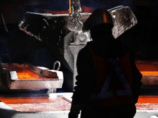 Futuros del cobre caen más de 4% y cierran en niveles de US$ 4,5 la libra por signos de debilidad en consumo interno de China