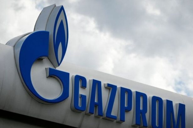 Gazprom reduce producción de gas natural y registra pérdida anual histórica.
