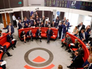 La espera en la Bolsa de Metales de Londres aumenta a más de cinco meses.