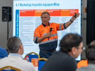 Más de 25 empresas de la mediana y gran minería reunidas en segundo  encuentro organizado por Sernageomin y Escondida | BHP  