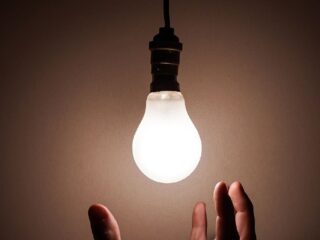 ¿Qué cosas consumen más electricidad en la casa? Cómo ahorrar ante alza en la luz