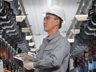 Kazajistán aumentará impuesto minero al uranio en un 50% el próximo año