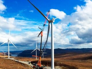 La batalla por los pequeños generadores de energía en Chile