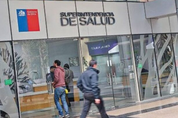 Los jóvenes se van de las isapres: cotizantes menores de 30 años cayeron a la mitad desde 2021 y representan solo un 7%
