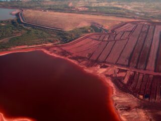 Producción récord de aluminio en China ejerce presión sobre suministro de alúmina.