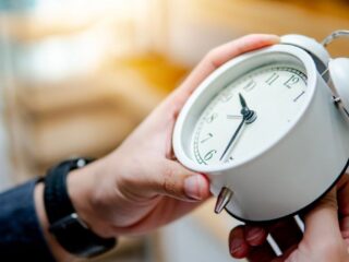 El cambio de hora en Chile: ¿se adelanta o se atrasa el reloj?