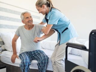 Bono para Cuidadores: $32.991 mensuales para cuidar personas con dependencia severa