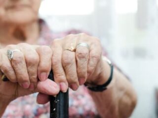 Beneficios para adultos mayores en julio: bonos, pensiones y subsidios