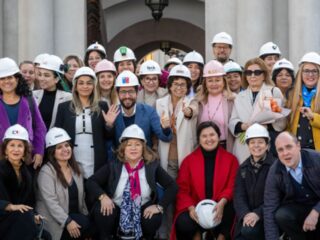 Participamos de la firma que crea el premio Karen Poniachik para mujeres destacadas en minería