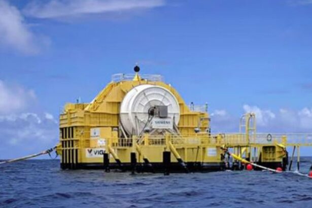Dispositivo de energía undimotriz instalado en Hawái para generar electricidad de las olas