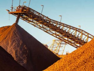Precio del mineral de hierro cae por preocupaciones sobre recuperación en China