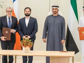 Chile y Emiratos Árabes Unidos firman histórico acuerdo económico integral