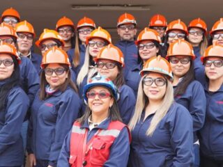 20 alumnas y alumnos de Tierra Amarilla realizan entrenamiento práctico en las operaciones de Minera Candelaria