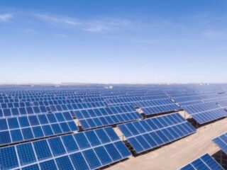 Chile inaugura la mayor planta solar para impulsar las energías verdes