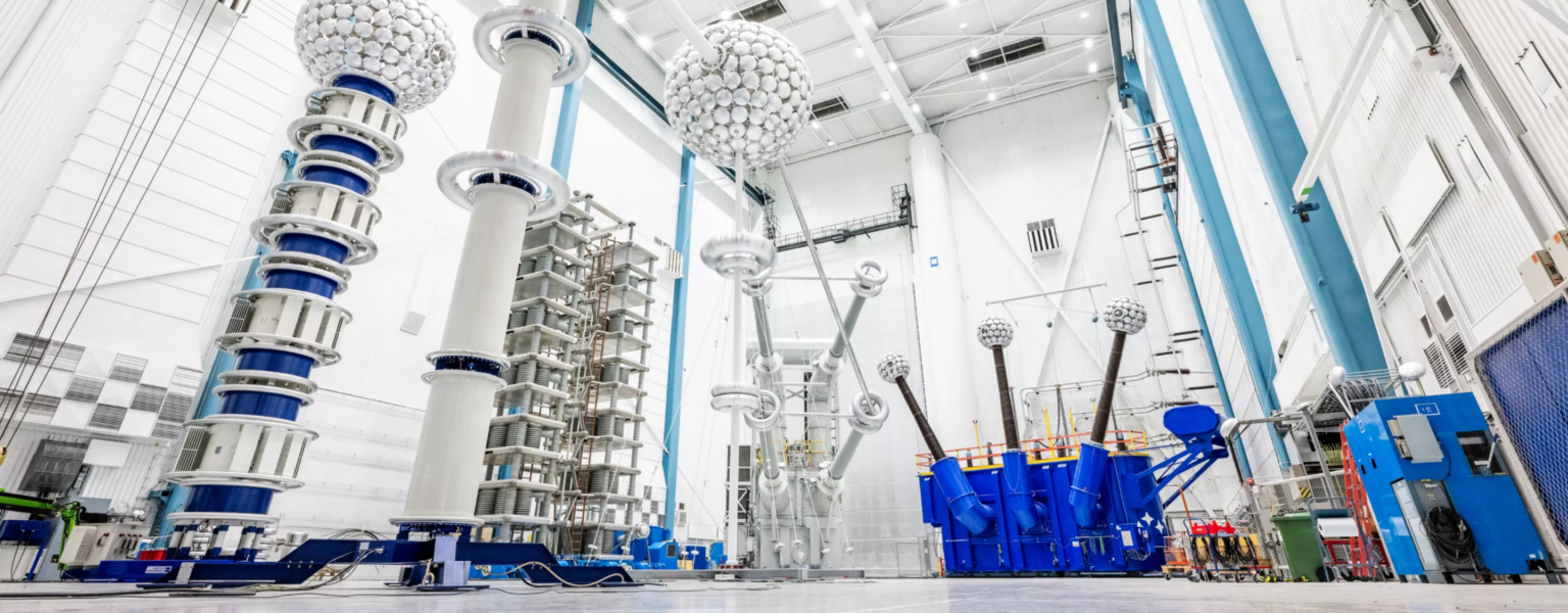 Hitachi Energy invertirá 4.500 millones de dólares adicionales hasta 2027 para acelerar la transición a la energía limpia