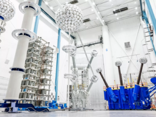 Hitachi Energy invertirá 4.500 millones de dólares adicionales hasta 2027 para acelerar la transición a la energía limpia