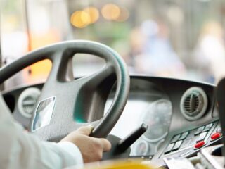 Cursos gratuitos de conducción profesional: ¿Cuáles son los requisitos?