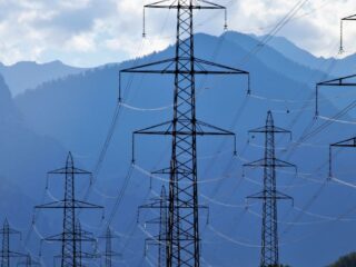 Corte de luz: Frente Amplio exige compensaciones inmediatas y suspensión de cobro para afectados