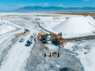 SQM y Albemarle suben participación de mercado en litio y más países compiten como productores del mineral