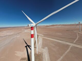 ENGIE energiza el primer aerogenerador del Parque Eólico Lomas de Taltal