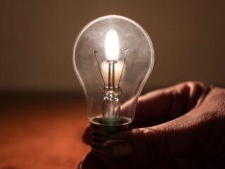 ¿Cómo puedo saber a qué hora vuelve la luz a mi hogar? Revisa el estado de reposición del servicio