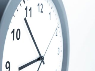 Falta casi un mes: Esta es la fecha en que tendrás que cambiar la hora