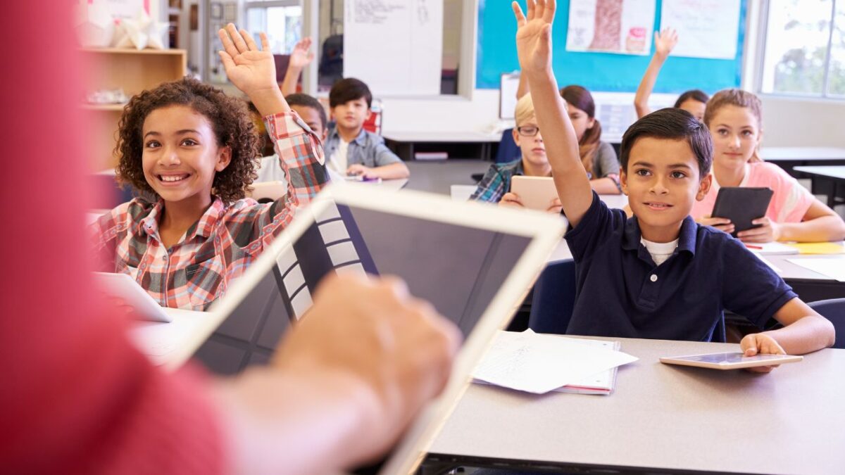Sueldos de hasta 55 mil dólares al año: Conoce el programa para profesores chilenos que quieran trabajar en EE. UU. Sueldos de hasta 55 mil dólares al año: Conoce el programa para profesores chilenos que quieran trabajar en EE. UU.