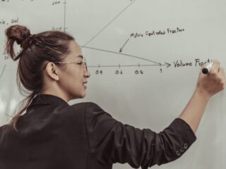 Sueldos de hasta 55 mil dólares al año: Conoce el programa para profesores chilenos que quieran trabajar en EE. UU.