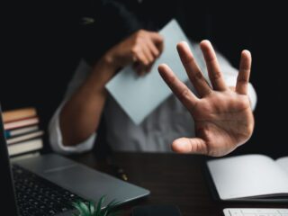 Ley Karin que sanciona el acoso laboral: revisa qué no se puede hacer con la nueva Ley