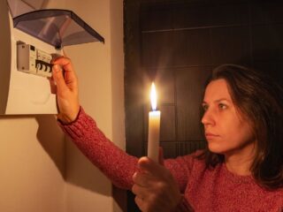 Dos semanas sin luz: estas son las regiones de Chile con sectores sin suministro eléctrico