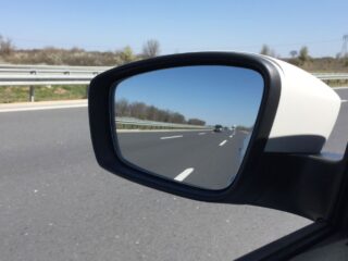 Grabado de patente: revisa los plazos para hacerlo y qué multas se aplican en caso de no cumplir