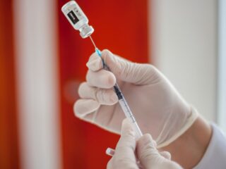 Viruela del mono: conoce los síntomas y quiénes deben vacunarse en Chile