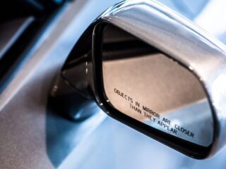 ¿Hasta cuándo hay plazo para realizar el grabado de patentes en vidrios y espejos de los vehículos?