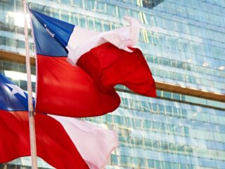 Cuál es la multa por no izar la bandera chilena en las casas durante las fechas patrias