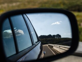 Grabado de patente: revisa los plazos para hacerlo y qué multas se aplican en caso de no cumplir