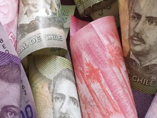 Si eres adulto mayor revisa con tu RUT si puedes recibir $210.000 del IPS