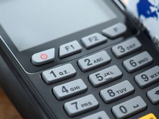 En julio se concretó alza en monto de tarjeta BAES: ¿Cuánto dinero entrega ahora la Tarjeta Junaeb?