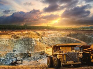 Mineras duplican pagos por royalty y alertan que mayor carga tributaria afecta competitividad