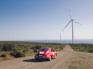 Éxito en el paso del Rally 500K de autos antiguos por el Parque Eólico Punta Sierra de Pacific Hydro Chile