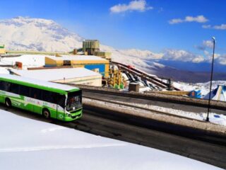 Flota eléctrica de buses en El Teniente: reducción de emisiones y ahorro