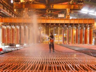 Goldman Sachs abandona posición alcista y reduce en un tercio su proyección del precio del cobre para 2025
